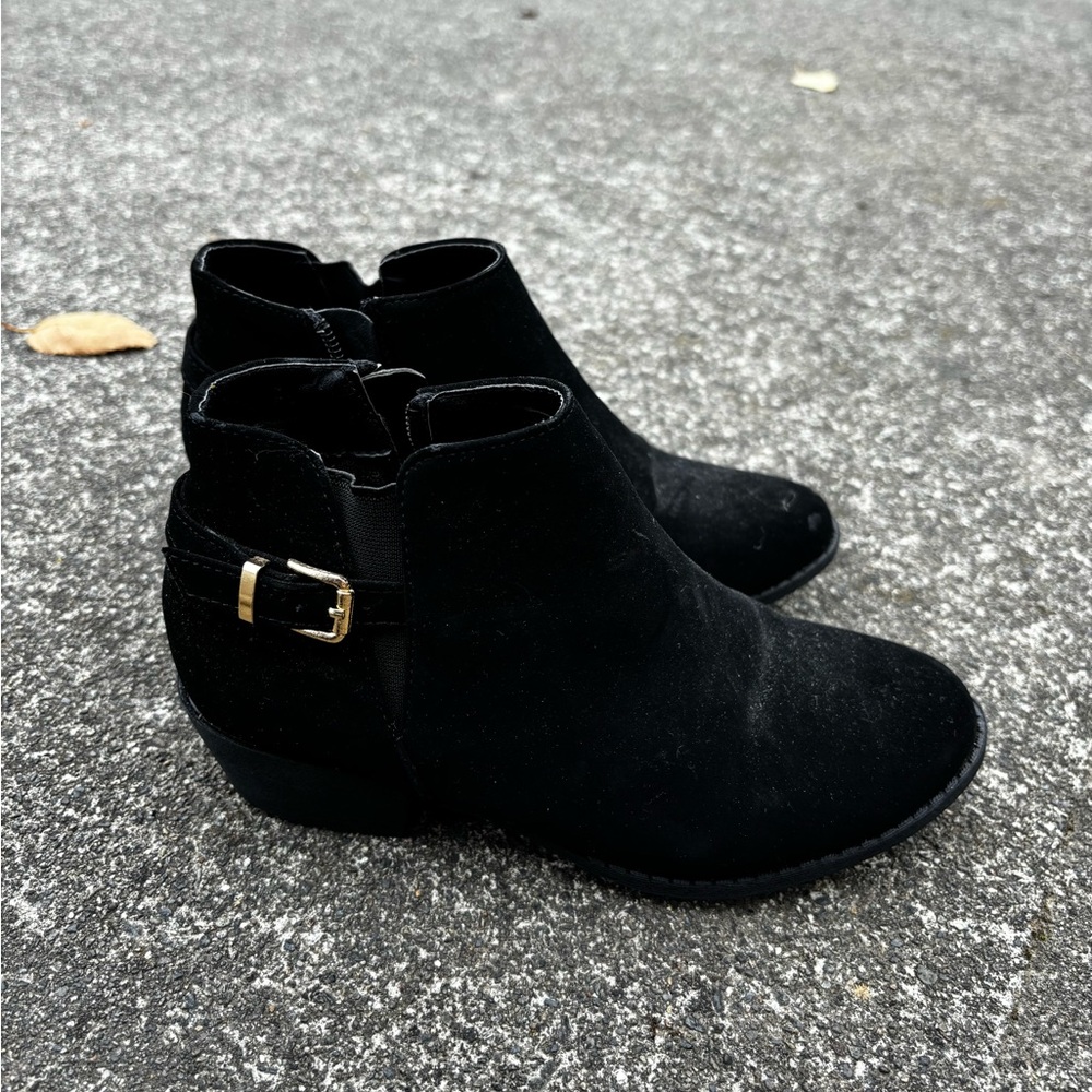 Kids size 3 ankle boots